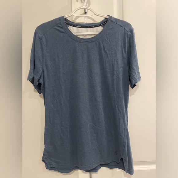 On Running blue shirt - Picture 1 of 4